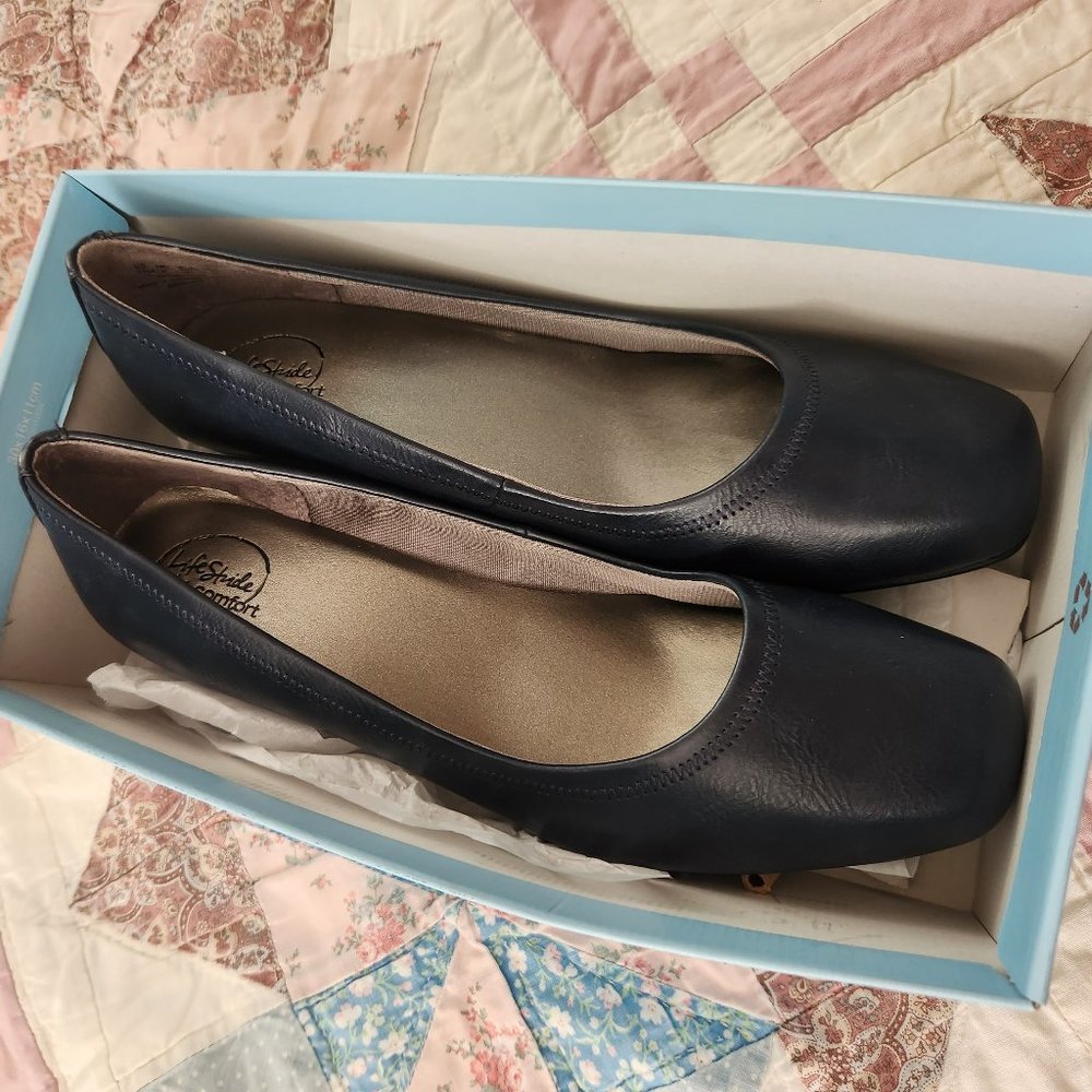 WOMAN'S 11M LIFE STRIDE SIMPLY COMFORT BRAND NEW BLACK WEDGE SLIP ON SHOES